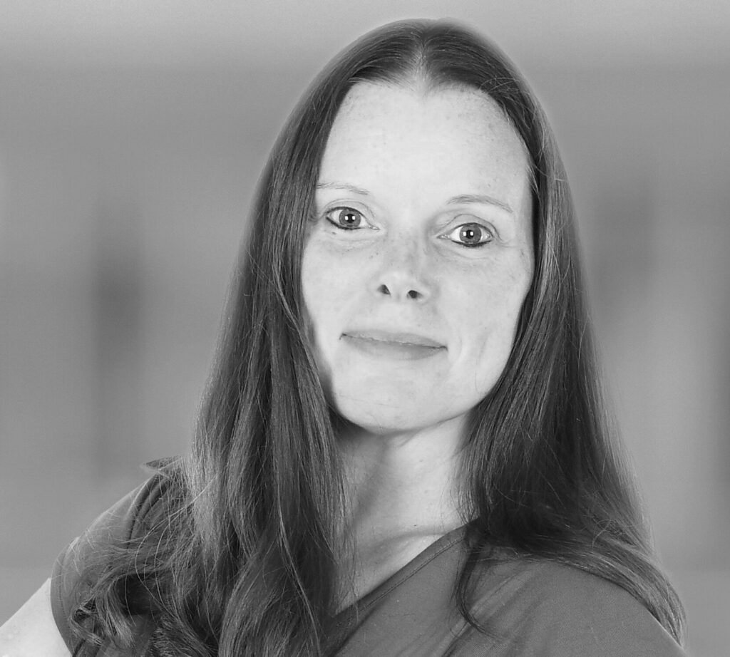 Kathryn Kellam Headshot3_bw-cropped-rev